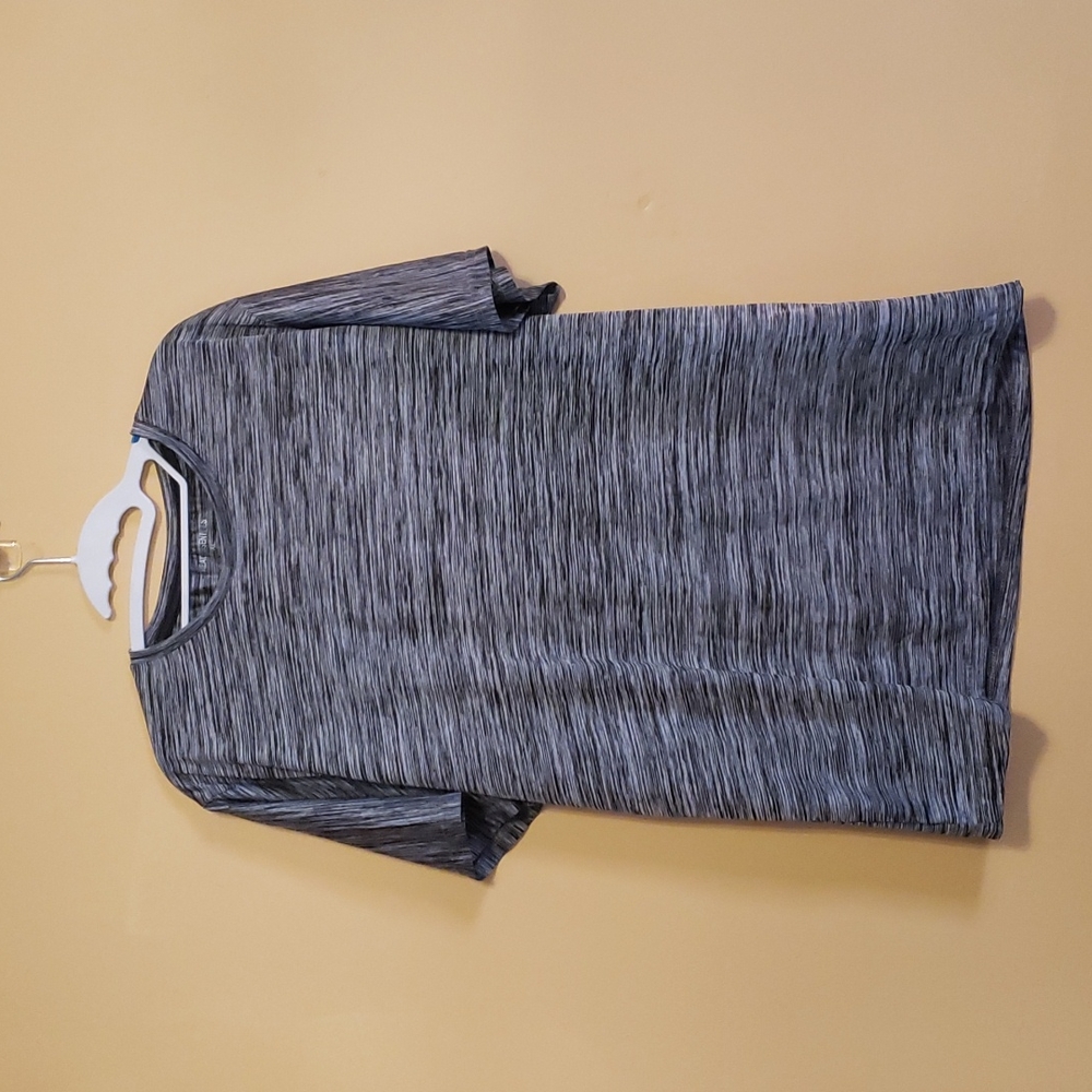 Mens black/gray tshirt